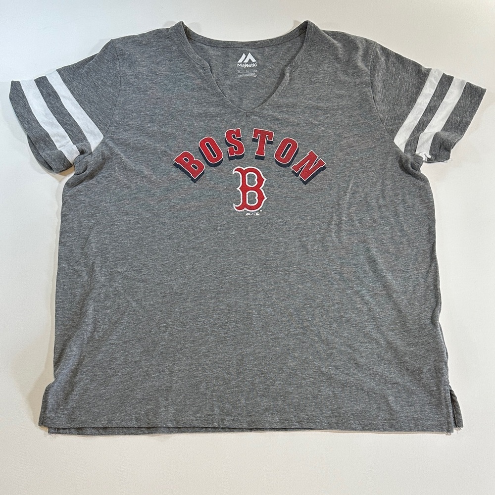 Women’s Boston Red Sox Gray V-Neck Graphic Tee XL